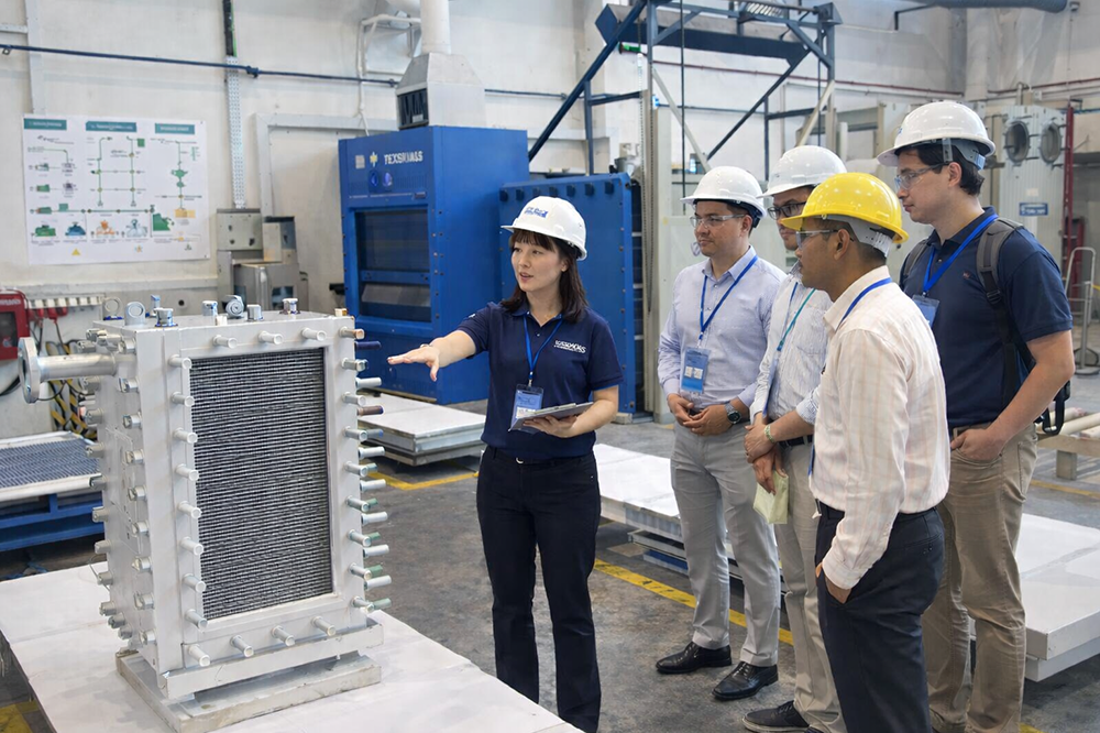 Global customer engagement at HEXNOVAS