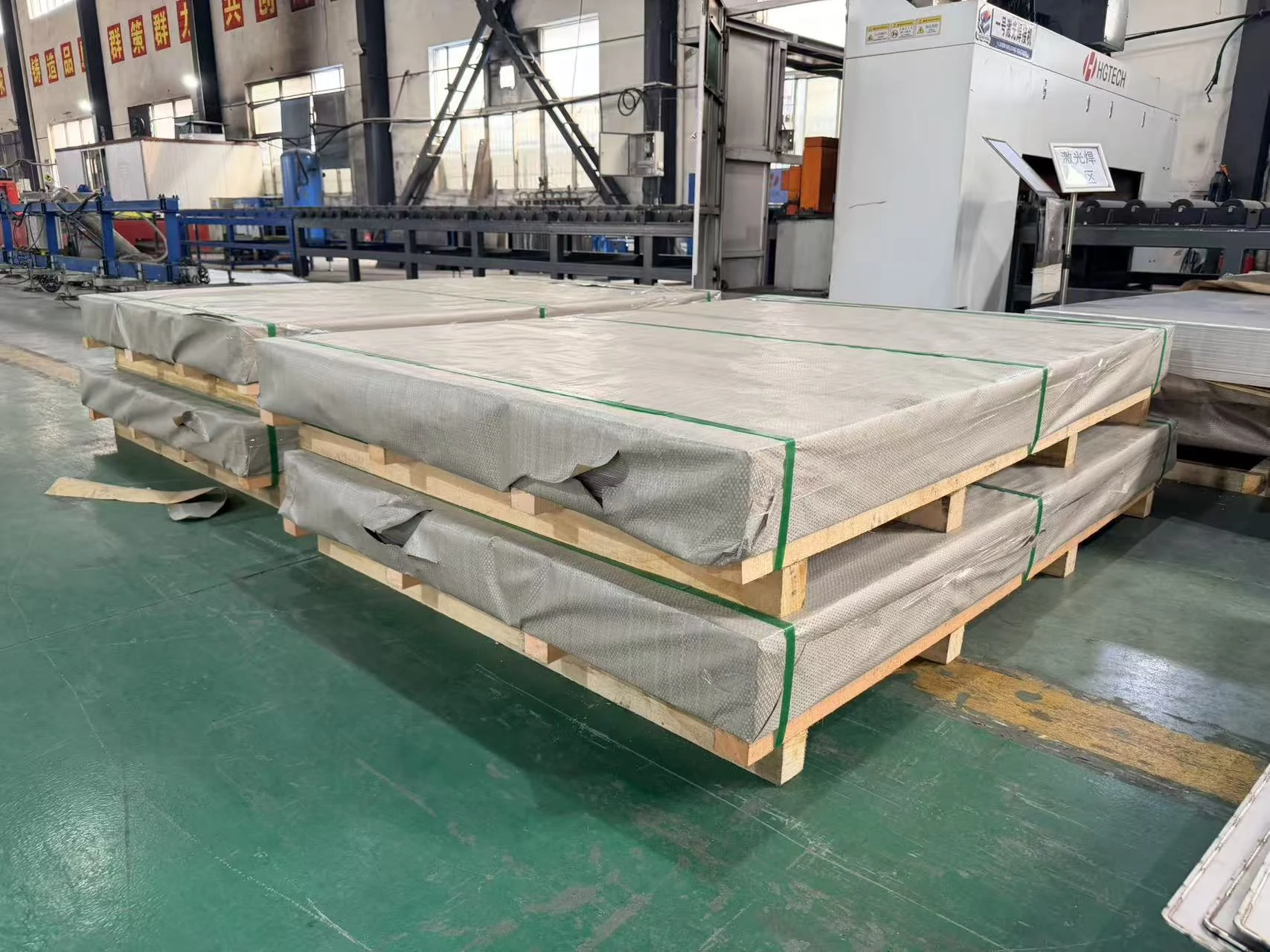 Prepared stainless steel sheets packaged for pillow plate production