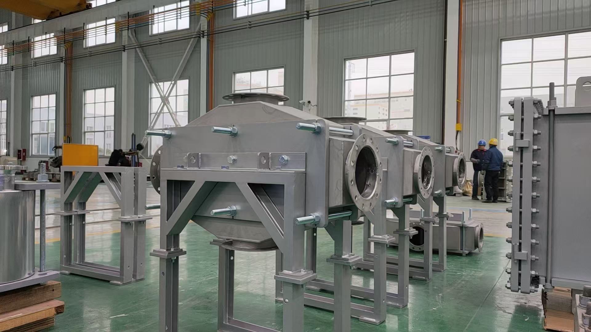 Large horizontal plate and block heat exchangers assembled in the production workshop
